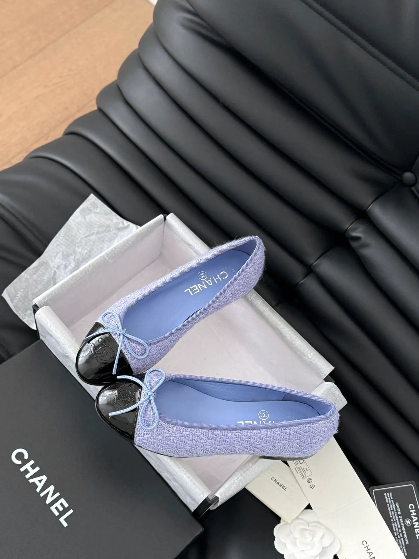 👟👟Ex-factory price 480👟👟 Purchasing-grade Chanel new color ballet shoes, original 1:1 replica, a classic among classics, perfect whether paired with trousers or skirts. The small round toe design is very good at modifying the foot shape, a must-have for little fairies! Heel height: 2.5cm Size: 35-41 (40/41/42/43 customized, non-refundable)